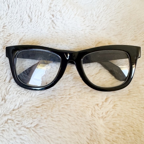 Betsy Johnson Black Oversized Glasses - Picture 1 of 4